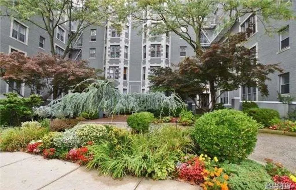 1175 E Broadway # 1g, Hewlett