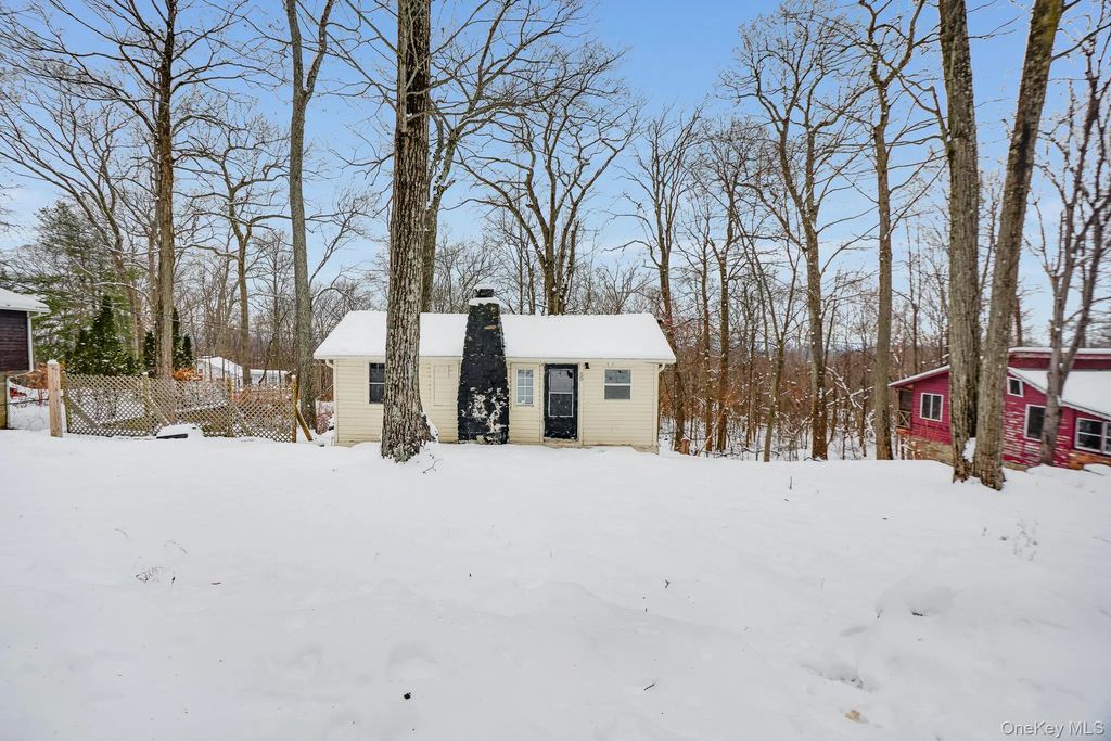 50 Woodland Circle S, Monroe