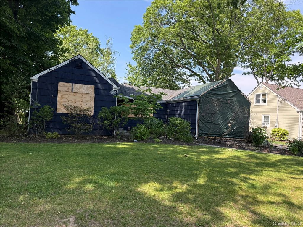 2131 Decker Avenue, Merrick