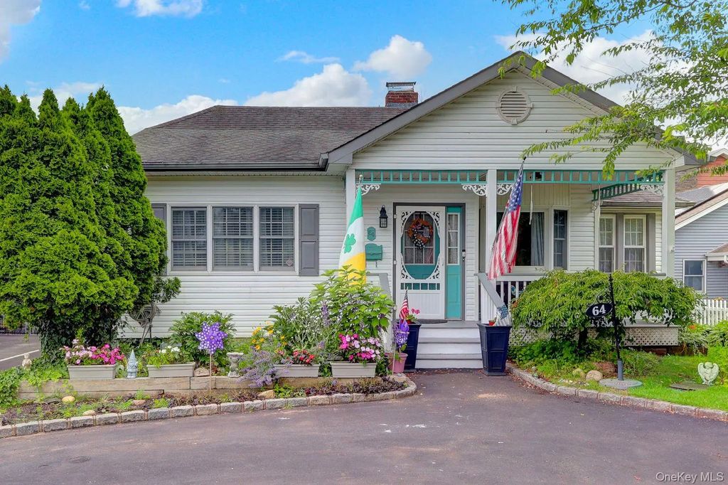 64 Hamilton Street, Amityville