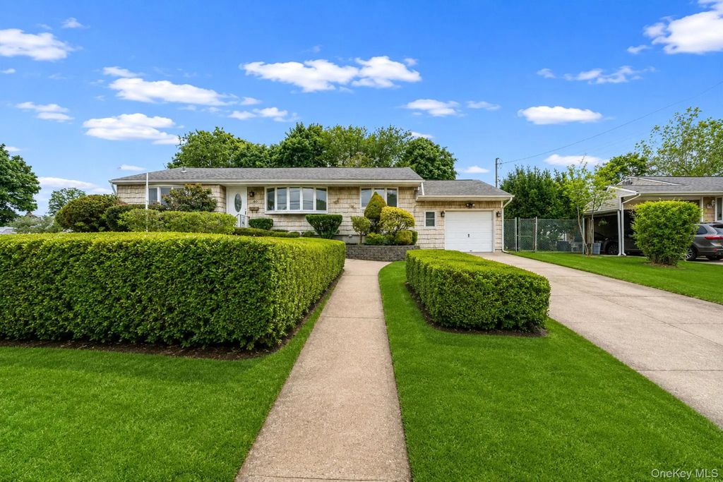 40 Cypress Street, Central Islip