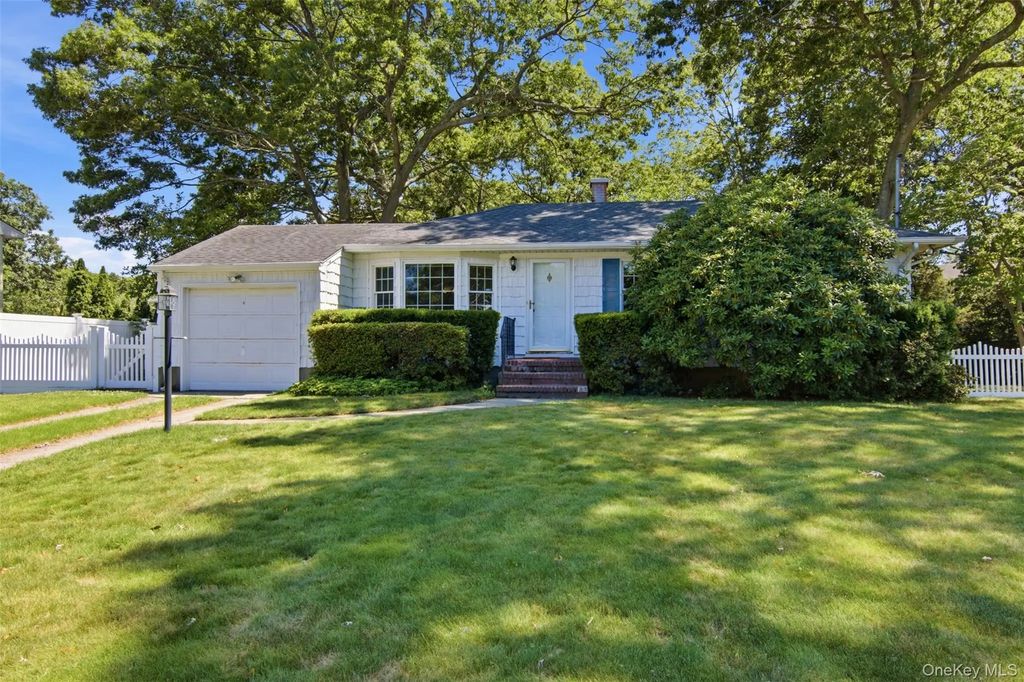 34 Hollo Drive, Holbrook