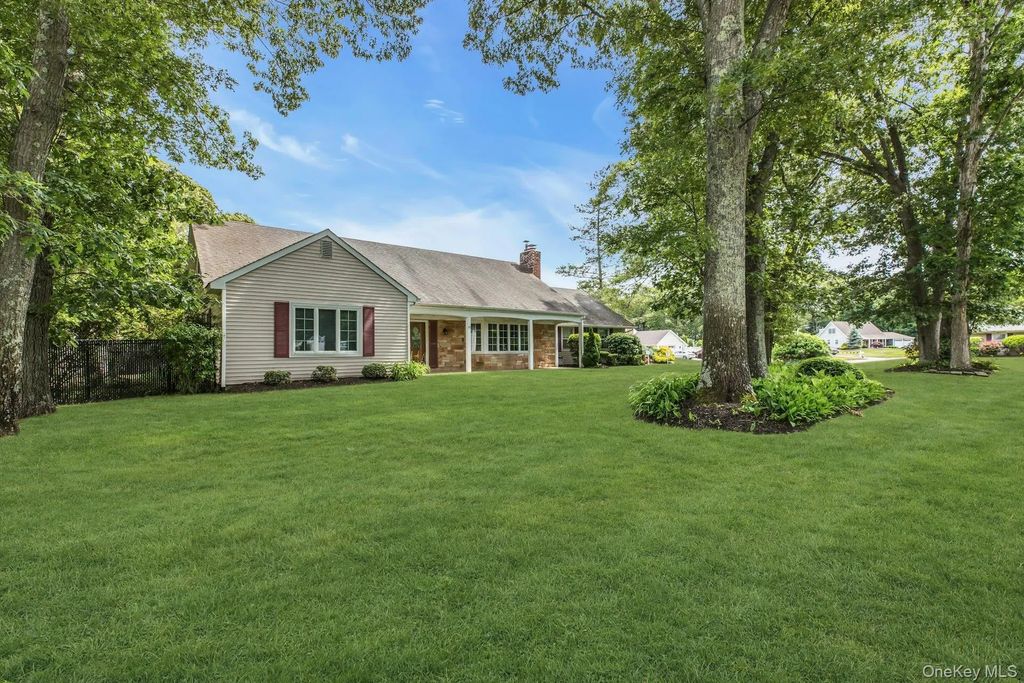 23 Bently Lane, Stony Brook