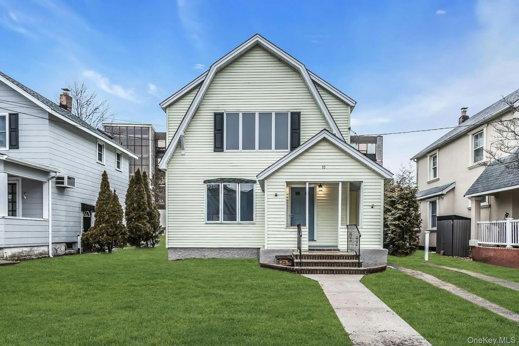 11 Merton Avenue, Lynbrook