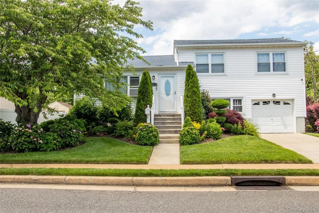 60 Lewis Street, Freeport