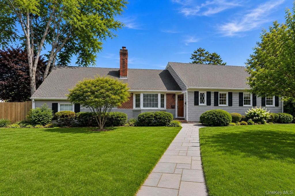 5 Arrowhead Place, Huntington