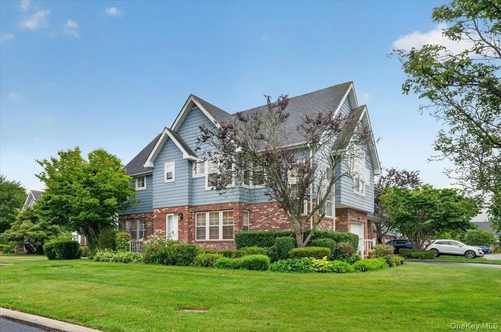 41-43 Broadlawn Drive # 41 And 43, Central Islip
