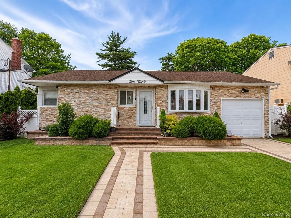 920 Dana Avenue, Valley Stream