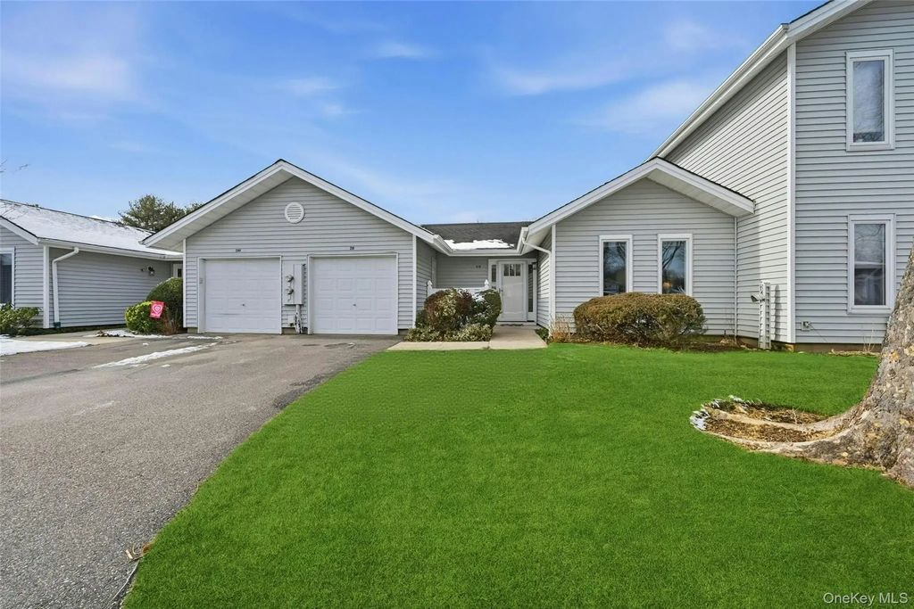 210 Elton Court W, Saint James