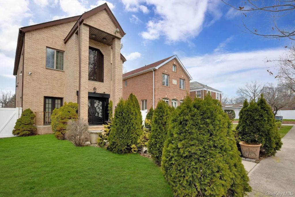 186-31 Radnor Road, Jamaica Estates
