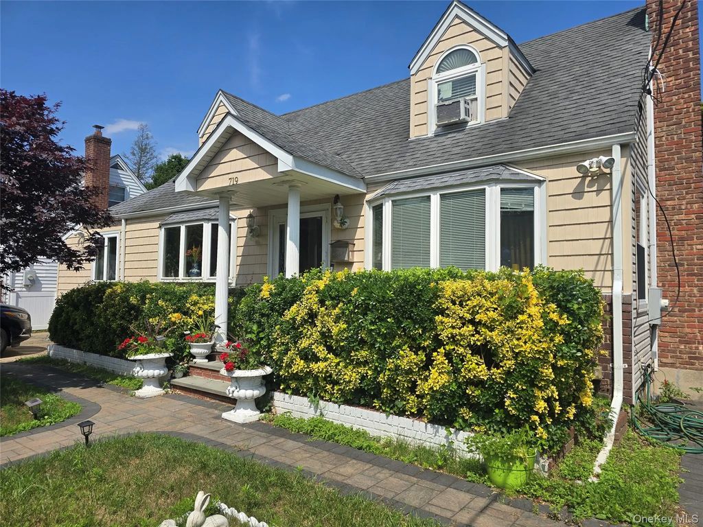 719 Oriole Avenue, West Hempstead