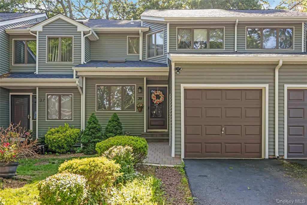39 Jeremy Circle, Nesconset