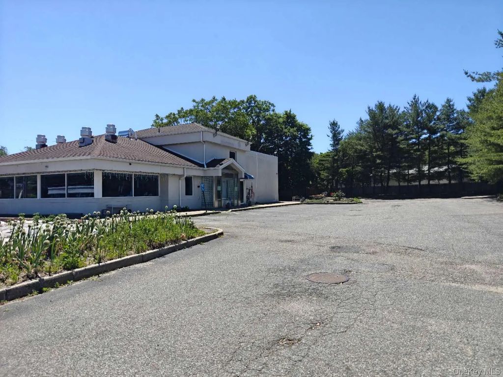 2074 Jericho Turnpike, East Northport