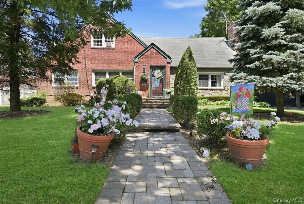 93 Willow Street, Floral Park