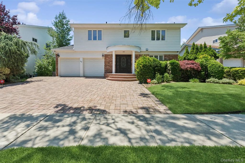 44 Gale Drive, North Woodmere