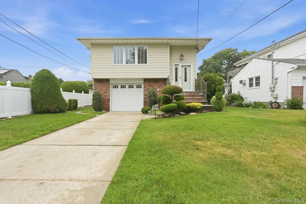 6 N Park Drive, Massapequa