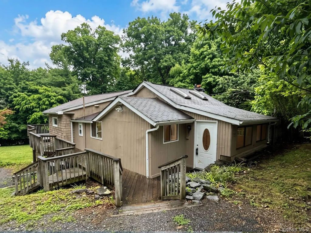 76 Arcadian Trail, Monroe