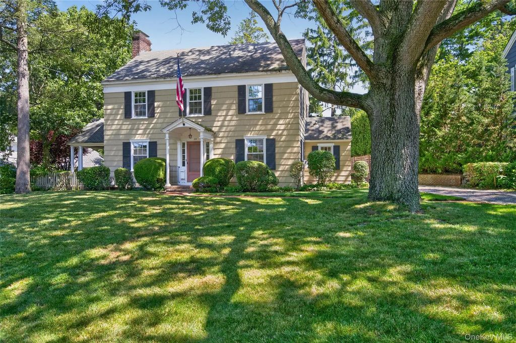 24 Crescent Road, Port Washington