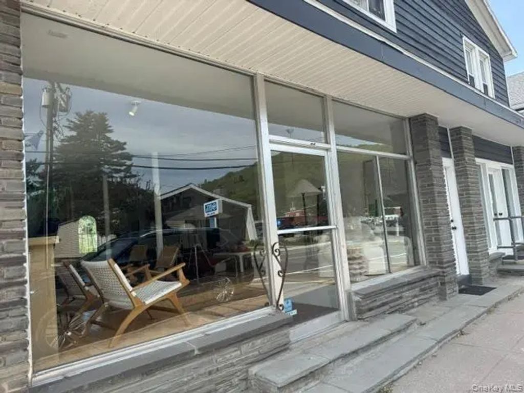 34 Main # B, Livingston Manor