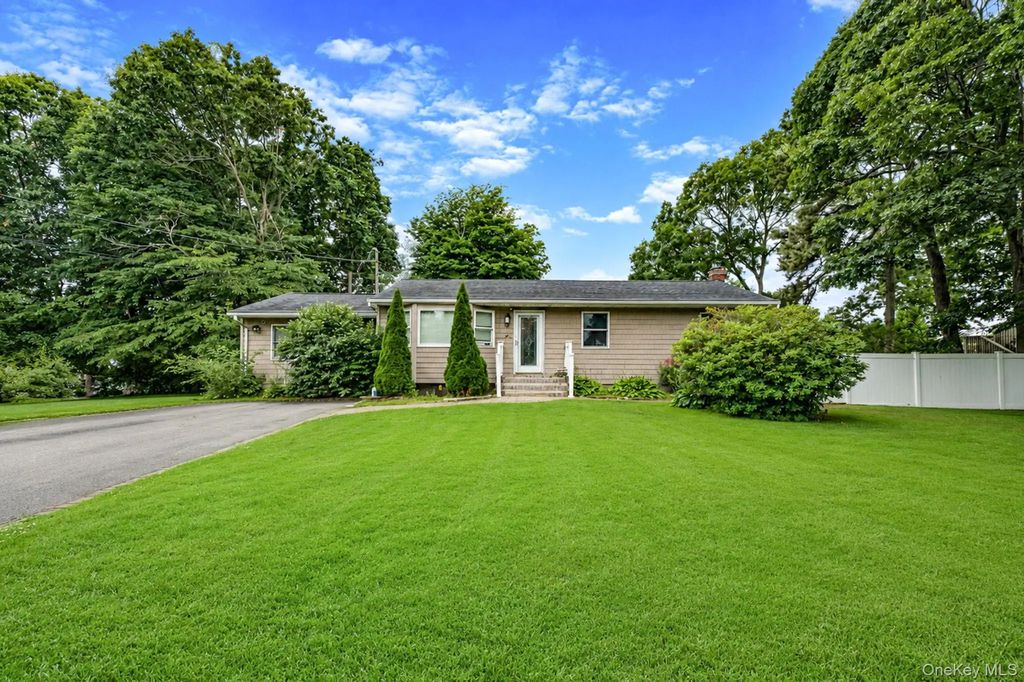 2 Amarr Drive, Shirley