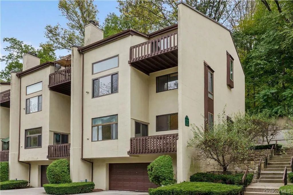 353 N Greeley Avenue # 353, Chappaqua