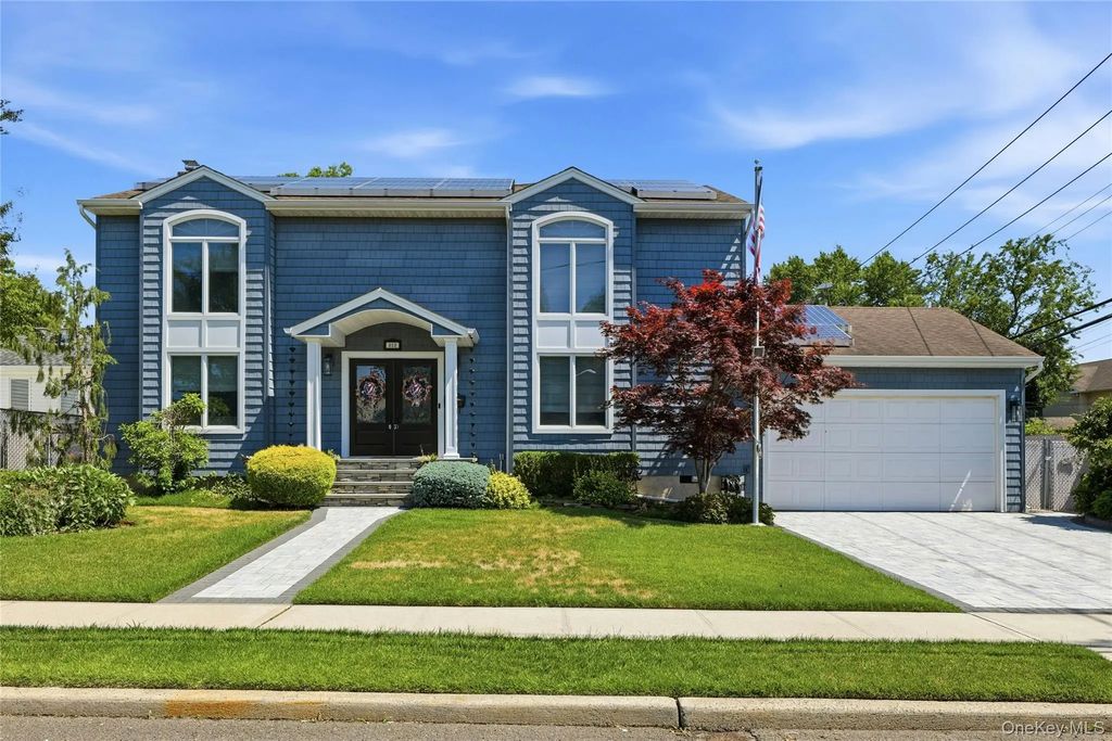 852 Jackson Avenue, Franklin Square