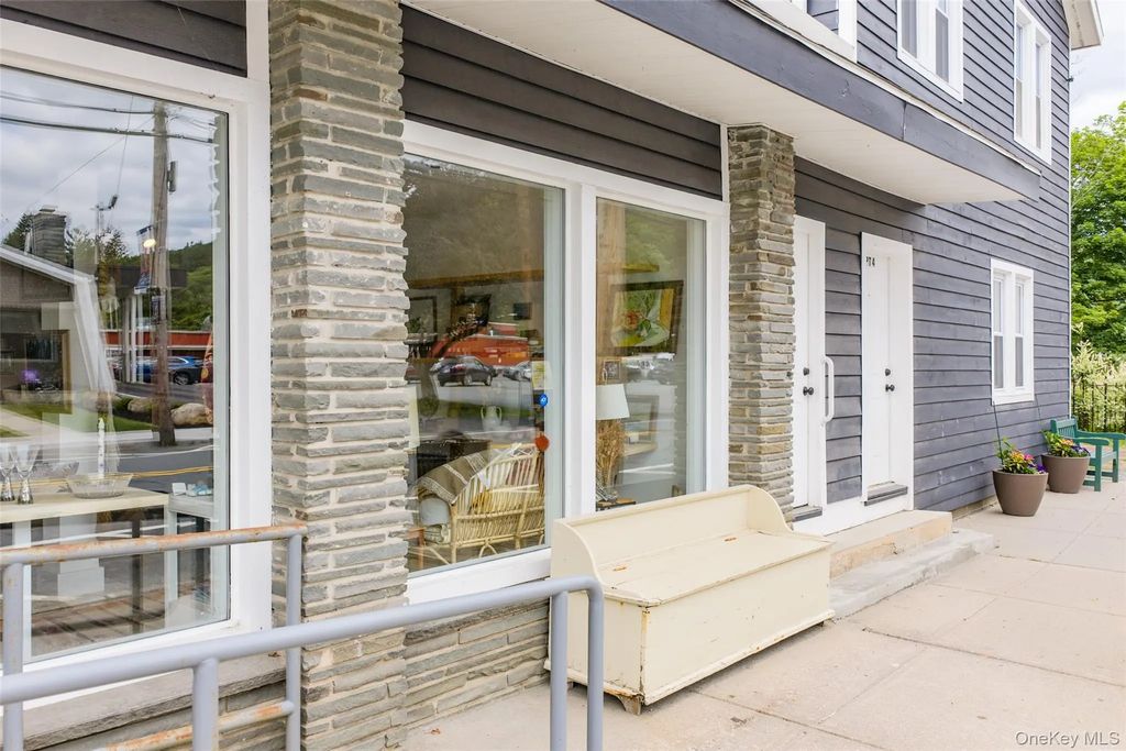 34 Main # C, Livingston Manor