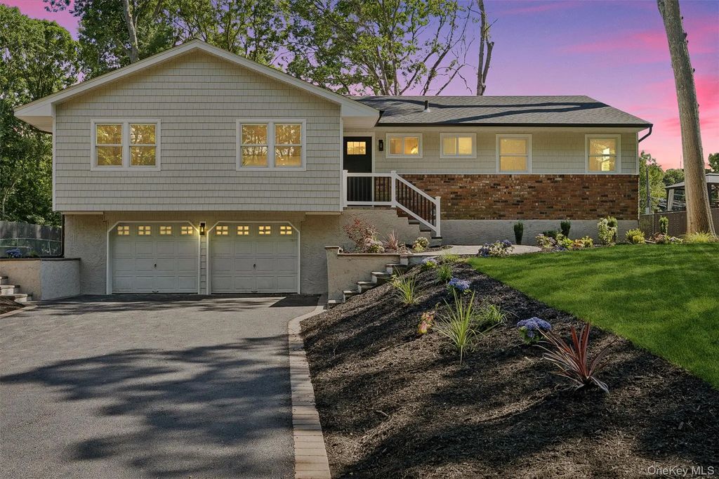 20 Camelia Place, Hauppauge