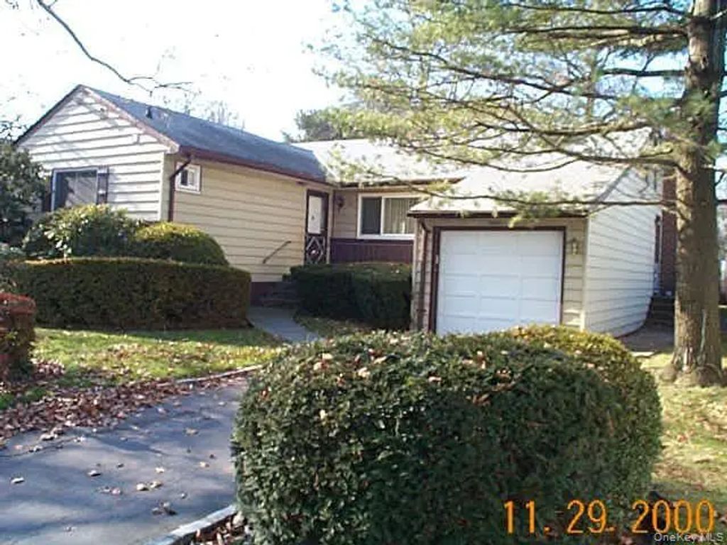 12 Janet Place, Valley Stream