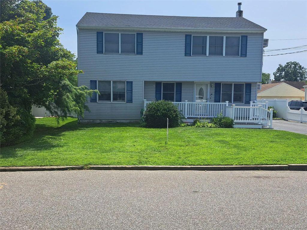 54 17th Street, West Babylon