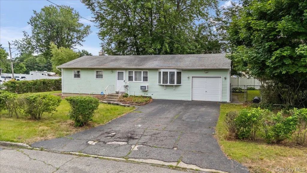 1680 Pine Acres Boulevard, Bay Shore
