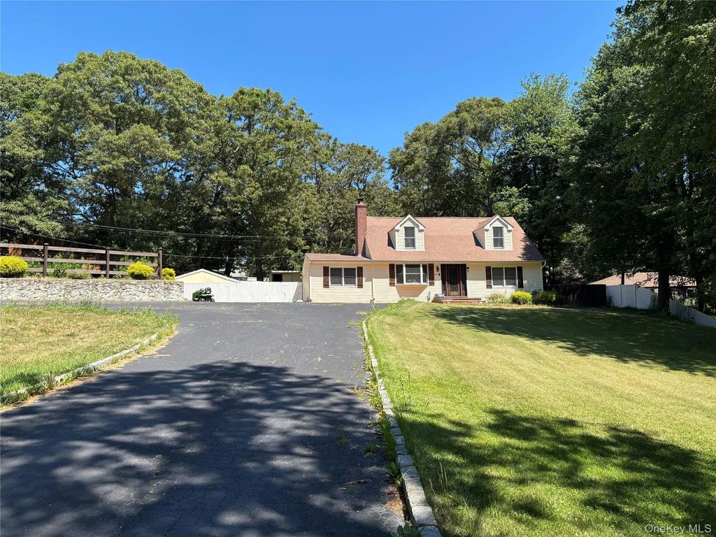45 Croft Lane, Smithtown
