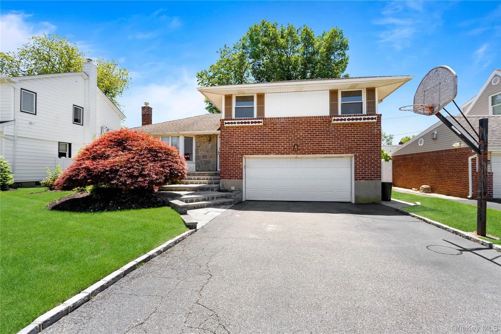 33 Birchwood Park Drive, Syosset