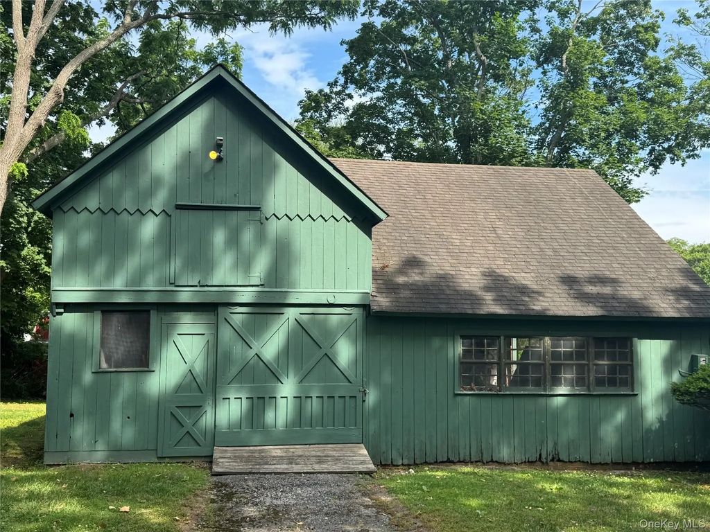 33 Crosby Street, Center Moriches
