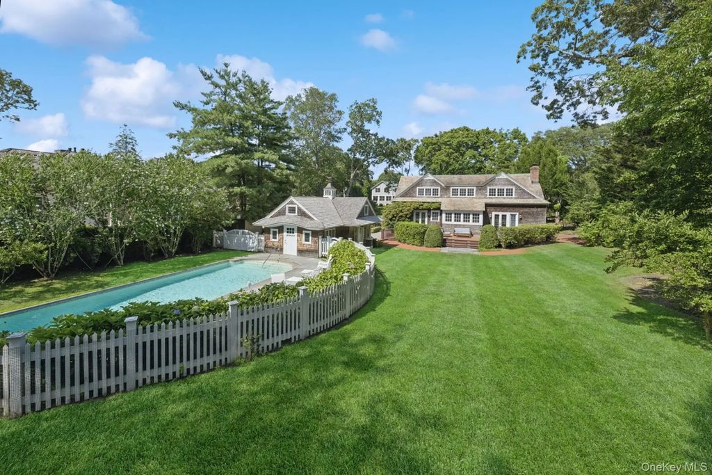 54 Palmer Terrace, Sag Harbor