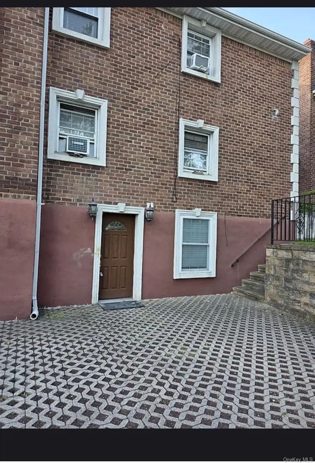 2 Hill Park Avenue # 1a, Great Neck