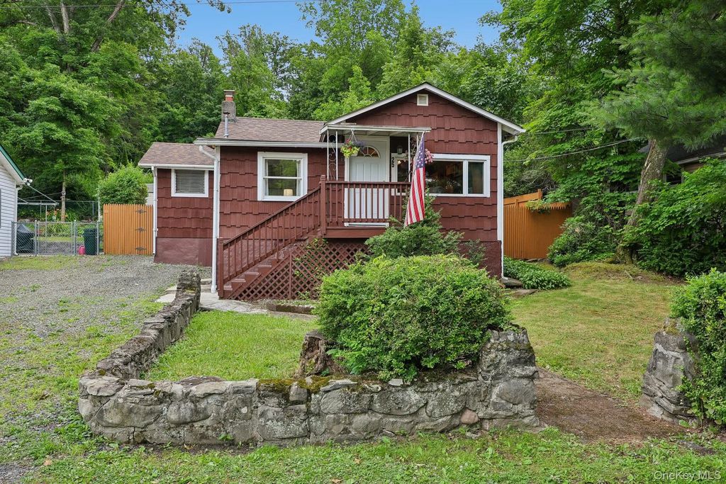 25 Sylvan Trail, Monroe