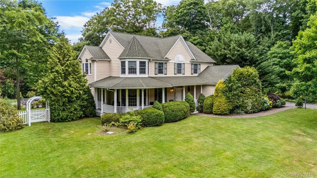 193 Pidgeon Hill Road, South Huntington