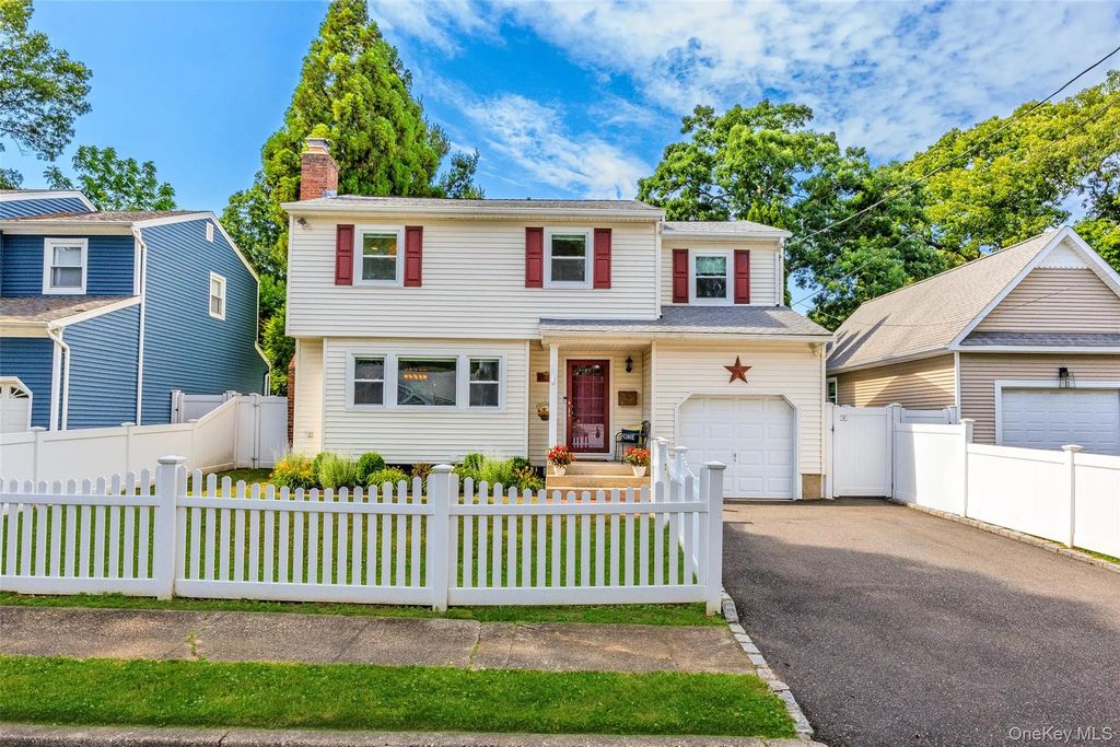 17 Garfield Place, East Northport
