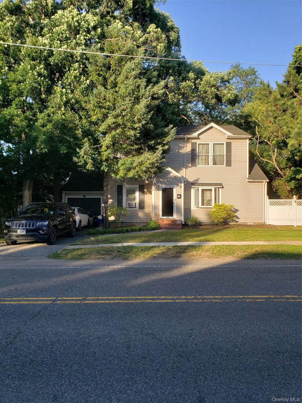 715 County Line Road, Amityville