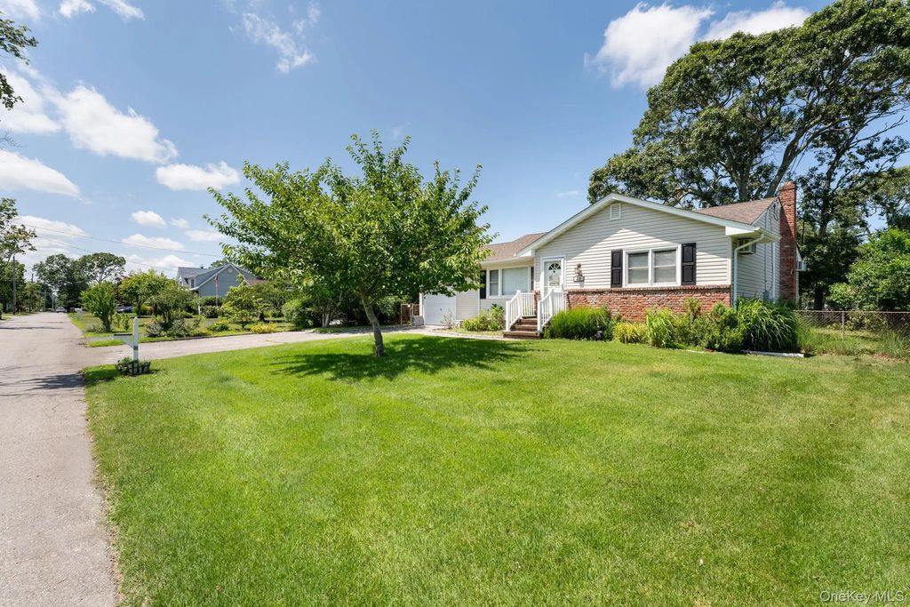 23 Staller Boulevard, Hampton Bays