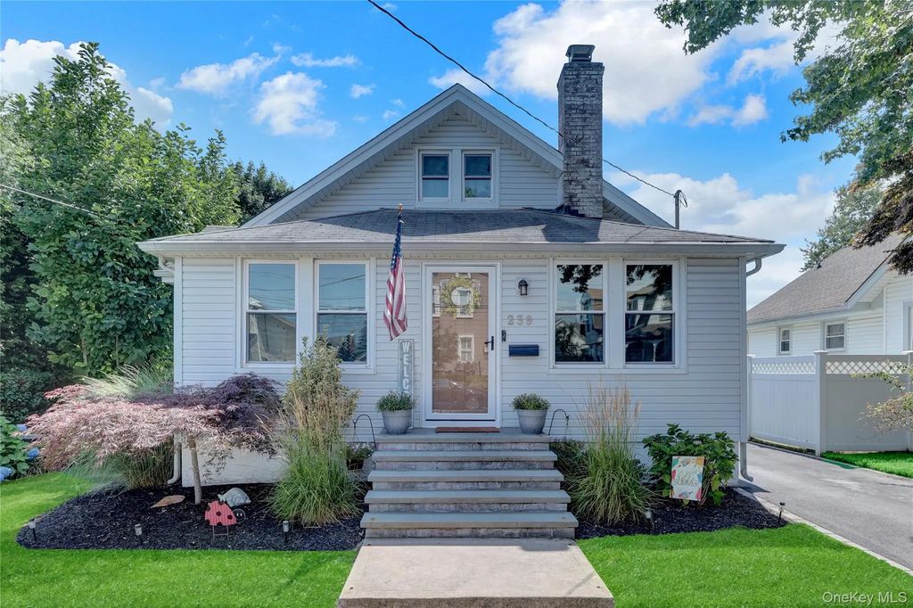 239 S 2nd Street, Lindenhurst