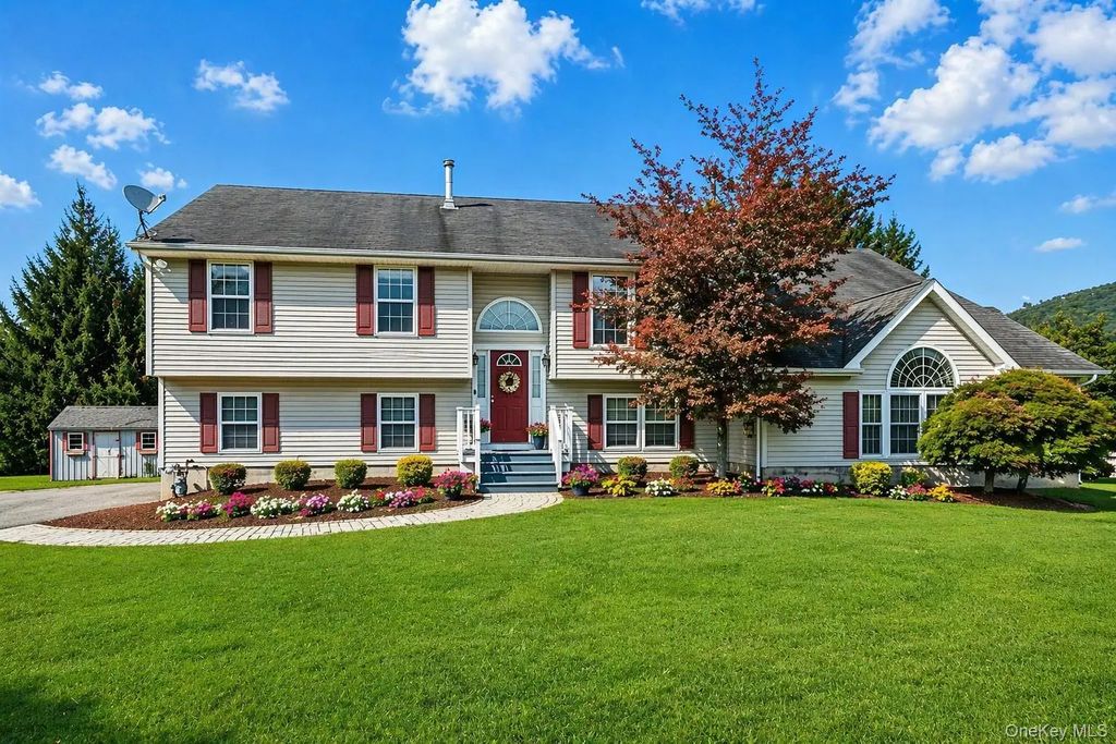 20 Bernadette Way, Washingtonville