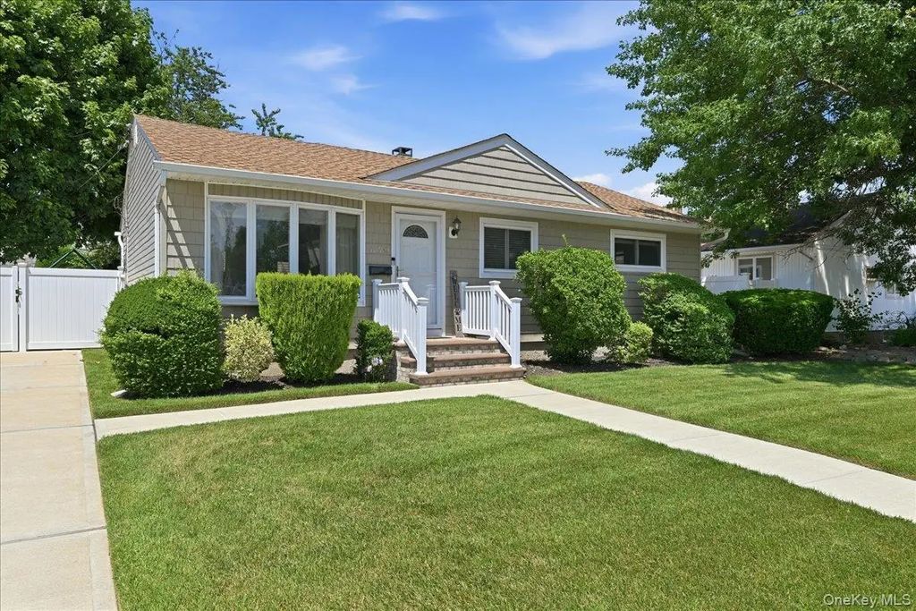 672 Anderson Avenue, Franklin Square