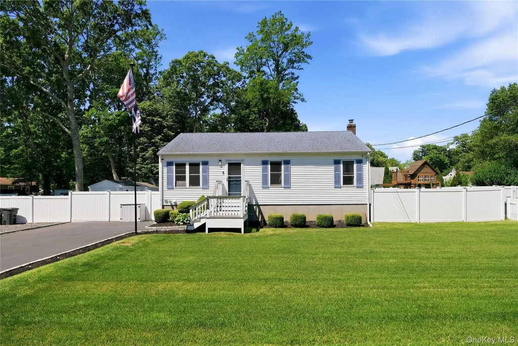 202 Whittier Drive, Mastic Beach