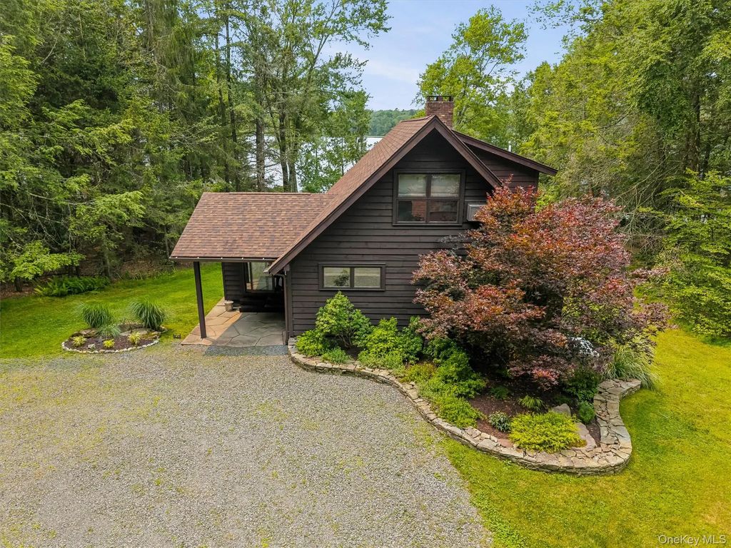 25 Waters Edge Drive, White Lake
