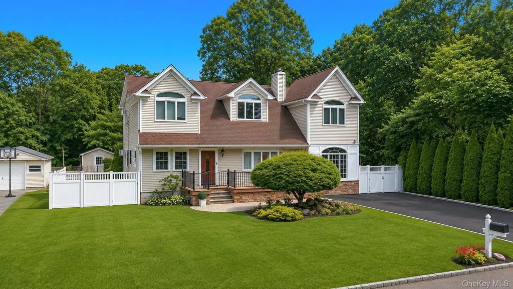 19 Joan Road, Bay Shore