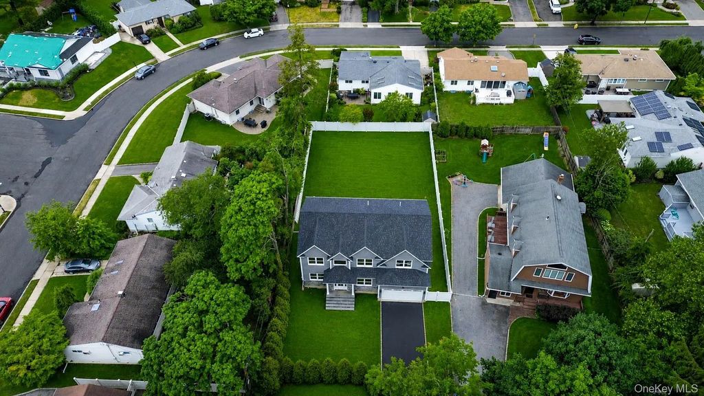 30 Main Parkway # B, Plainview