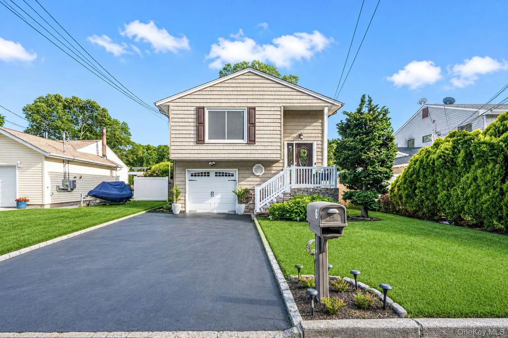 6 Atlantic Street, Holtsville