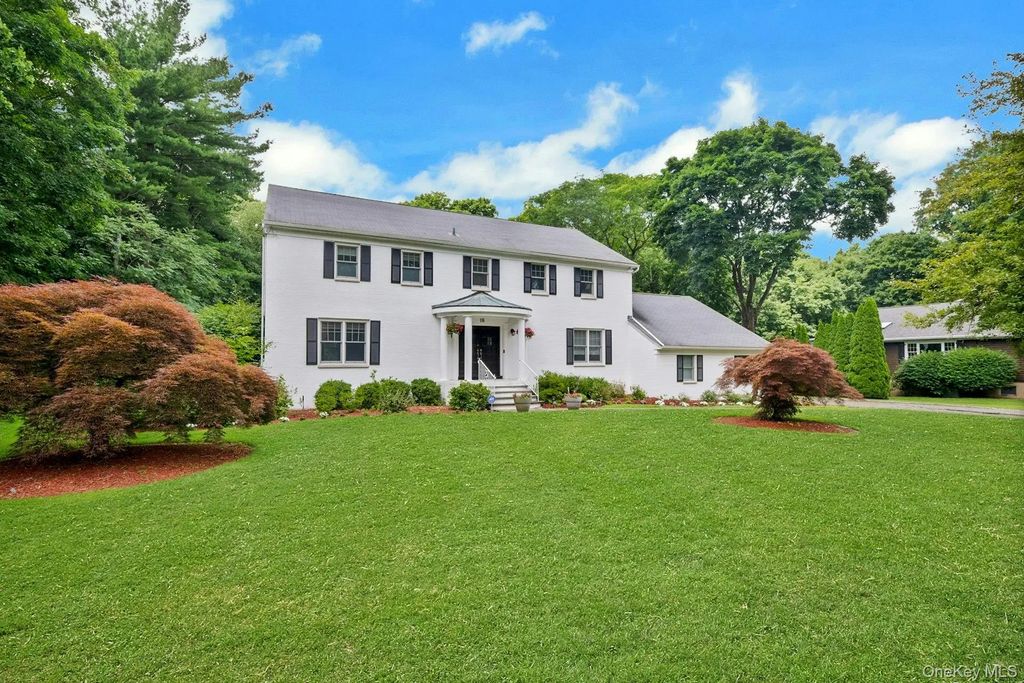 16 Hearthstone Circle, Scarsdale